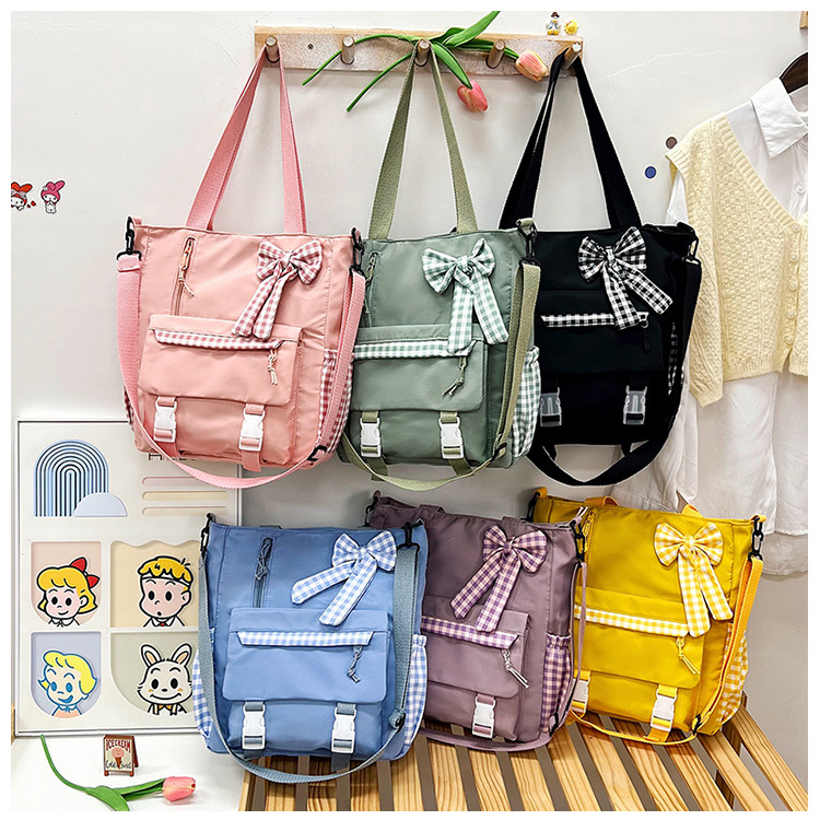 The new trendy and versatile checkered single-shoulder bag for primary and secondary school students and the tutorial bag for junior and senior high school students are selling well across borders full figure
