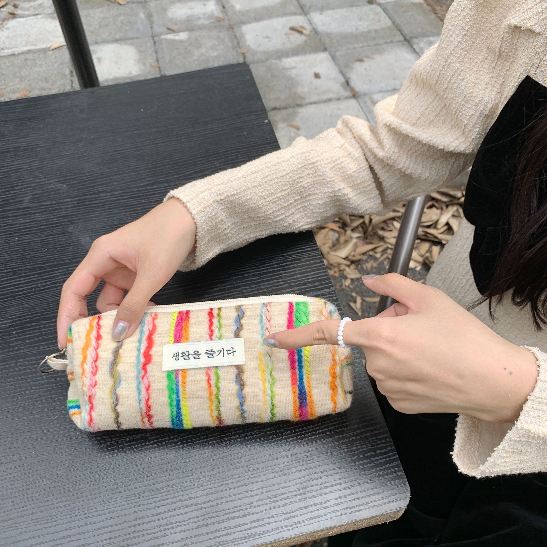 28131 InS-style color-blocking makeup bag, storage and organization bag for miscellaneous items, cute and easy to hold together, ladies' pocket money bag Application Scenario