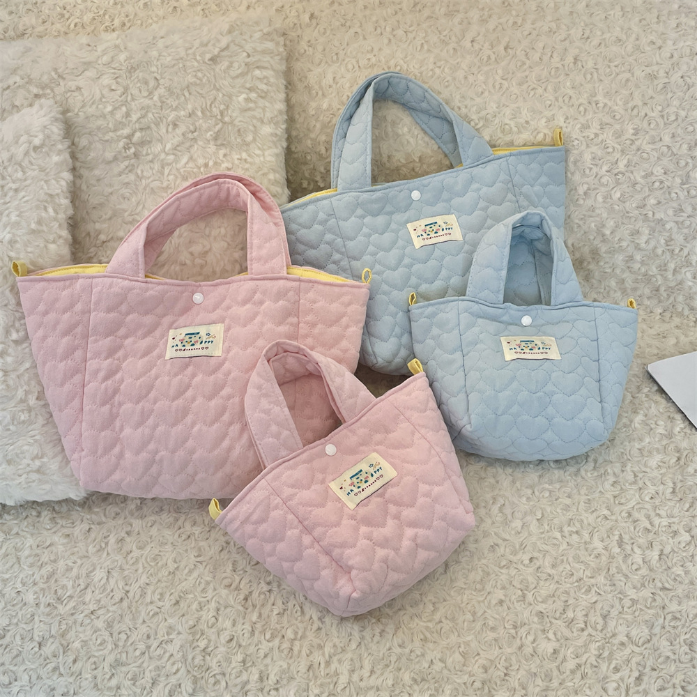411272 Soft quilted heart-shaped hand-held bento bag, casual handbag, student commuting lunch box bag full figure
