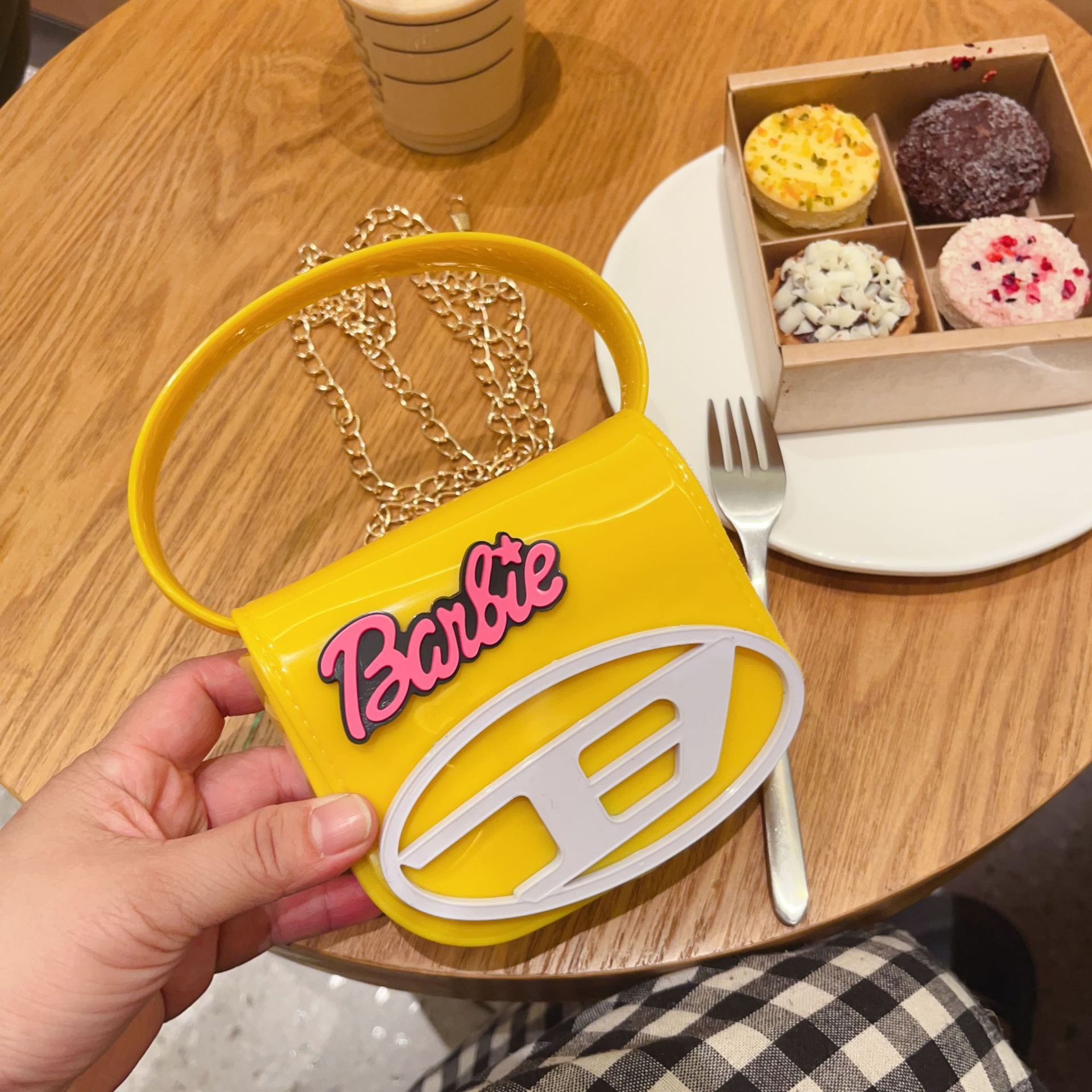2025 Fashion New letter Jelly Bag Mini Simple PVC fashion single-shoulder crossbody women's Bag DIY Makeup bag Application Scenario
