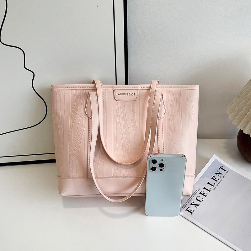 The new 2025 trendy and fashionable Korean-style tote bag with a simple and large-capacity commuting style and a unique and stylish single-shoulder bag are selling well Specification drawing