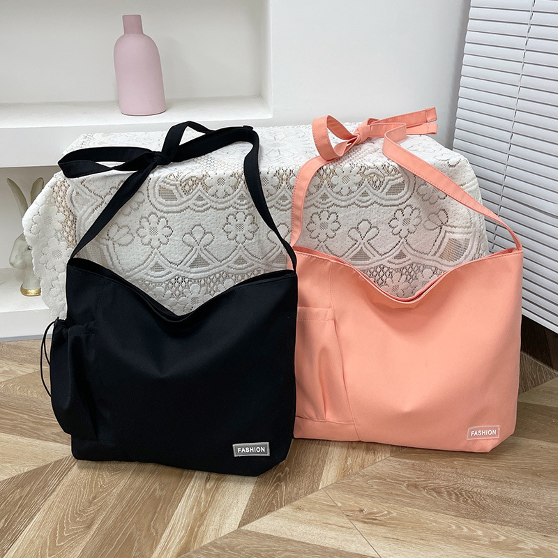Spring and summer women's bags, ins-style, niche design sense canvas bags, drawstring single-shoulder bags, crossbody bags, college student class bags Application Scenario