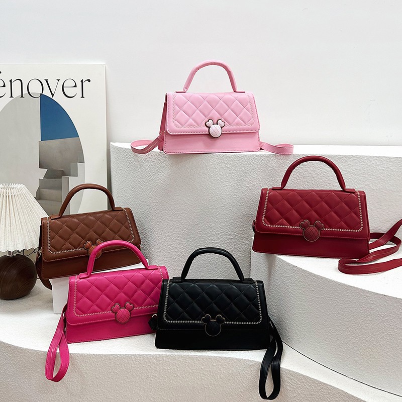 Wholesale of niche design personalized handbags, new high-appeartion-level simple crossbody bags, fashionable single-shoulder stylish small square bags full figure