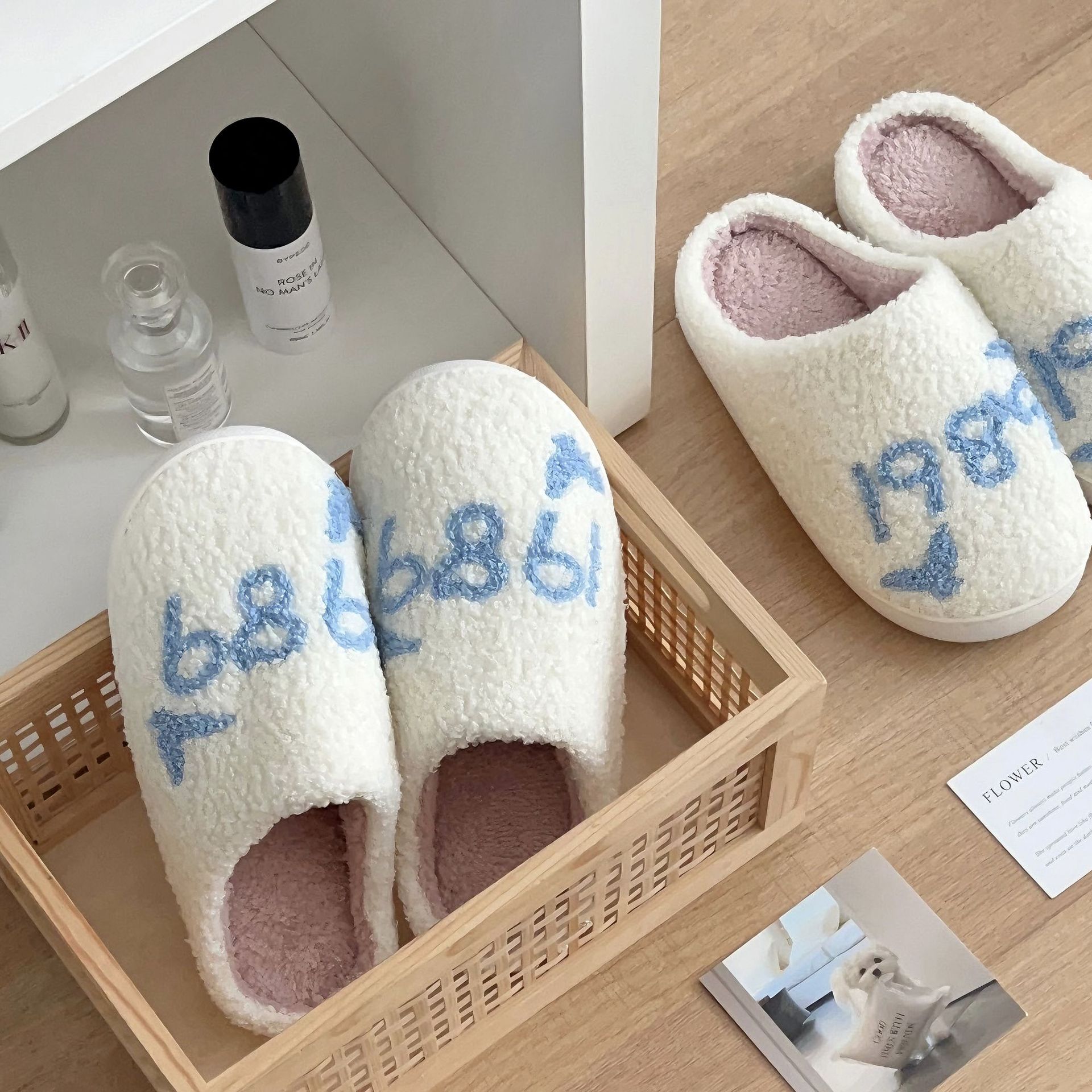 Simple couple style plush slippers, cotton slippers, thickened and warm for autumn and winter, indoor thick-soled anti-slip postpartum shoes for women details Picture