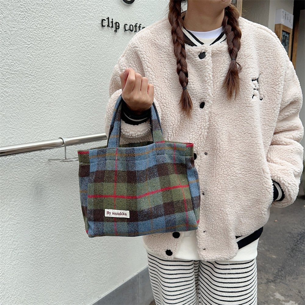 311021 Simple ins retro style woolen multi-color handbag for women, 2023 new checkered autumn and winter women's bag full figure