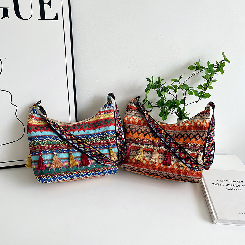 Large-capacity tote bag 2025 Summer new style trendy, simple and casual women's single-shoulder bag, artistic Chinese-style tassel bag details Picture