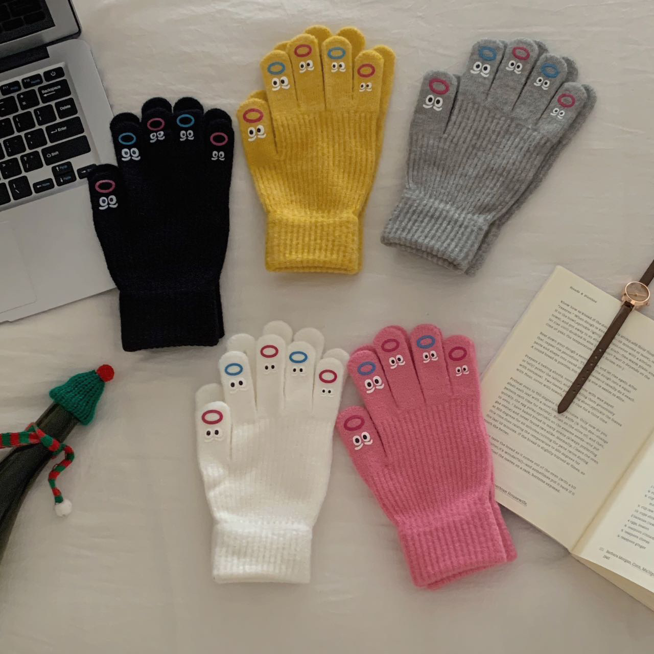 Creative Mouth Monster five-fingered gloves, Korean version cute winter woolen thickened warm knitted gloves, cycling touch screen Application Scenario