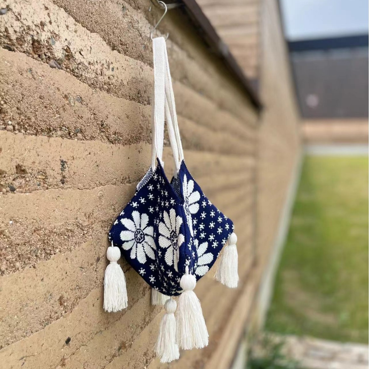 Song Xi's same style zongzi bag ~~ Knitted Chiang Mai zongzi bag single-shoulder bag with two patterns in stock. Close your eyes and purchase details Picture