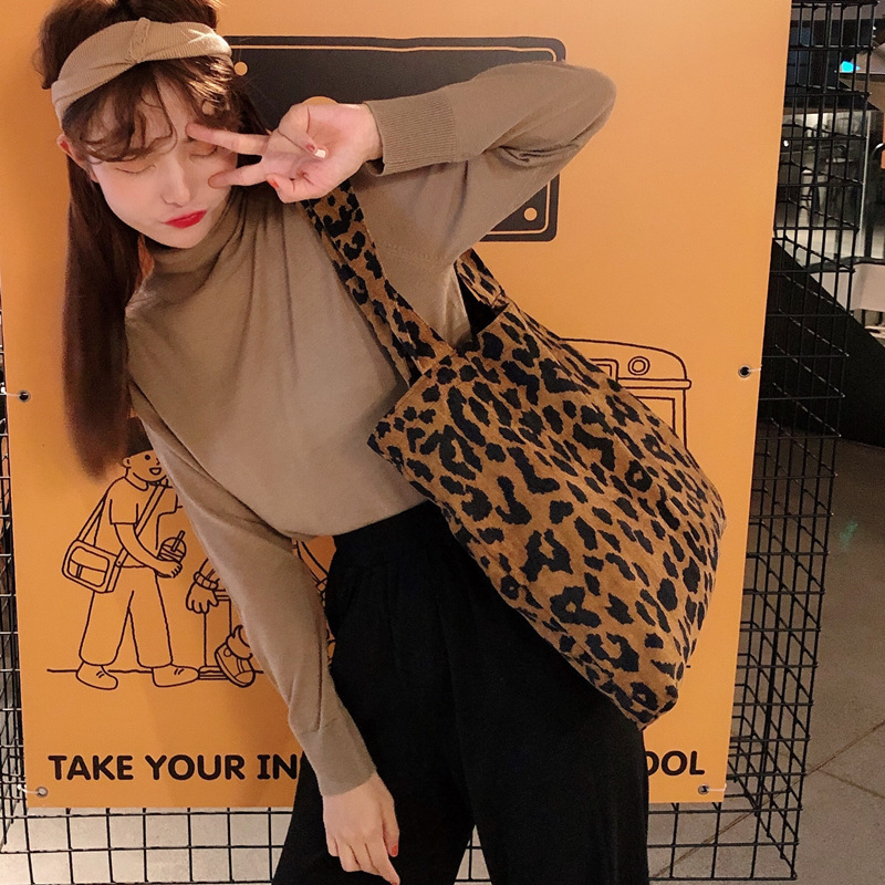 910251 ins Autumn and Winter leopard Print chic Korean corduroy single-shoulder canvas shopping bag, women's bag manufacturer wholesale full figure