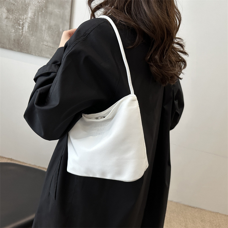 This trendy single-shoulder bucket bag is a new autumn and winter fashion and simple Korean-style bag. It's a solid color and fresh handbag for women Specification drawing