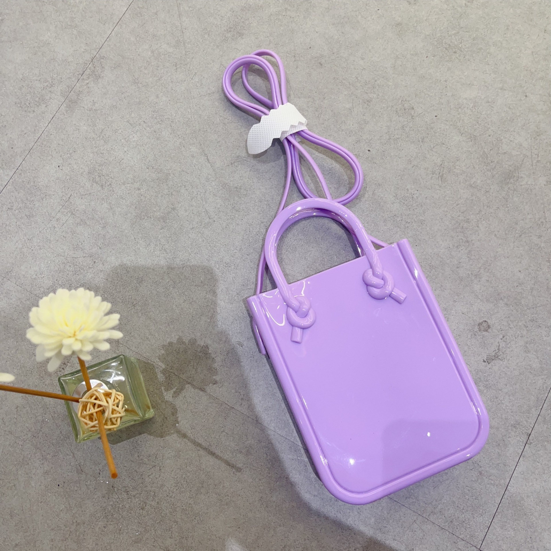 2025 New PVC mobile phone bag, jelly bag, hand-held small bag, candy, fashionable and trendy casual shopping bag, ladies' bag details Picture