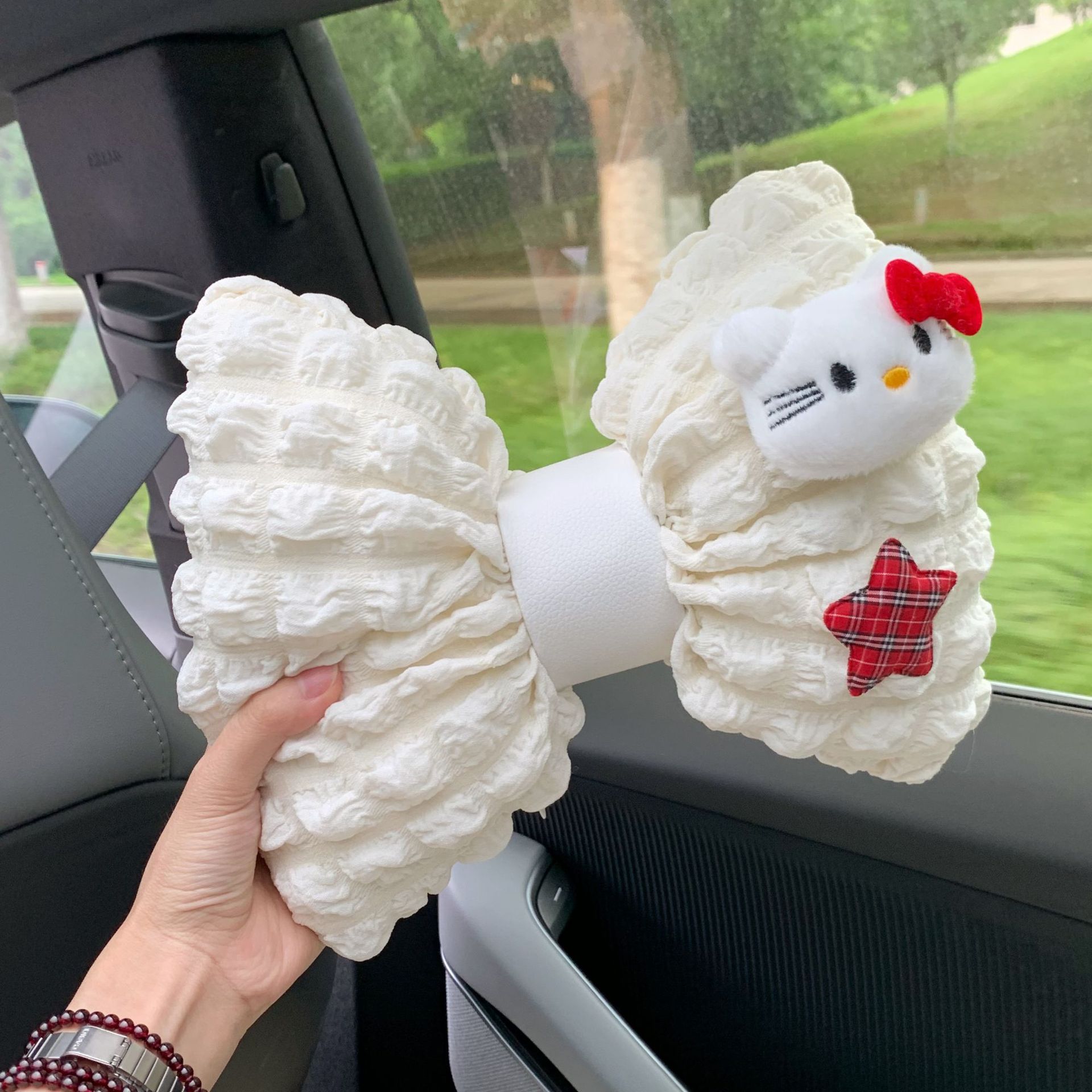 Cute puff cat car headrest, popular female car waist cushion, car decoration, in-car neck support seat pillow Specification drawing