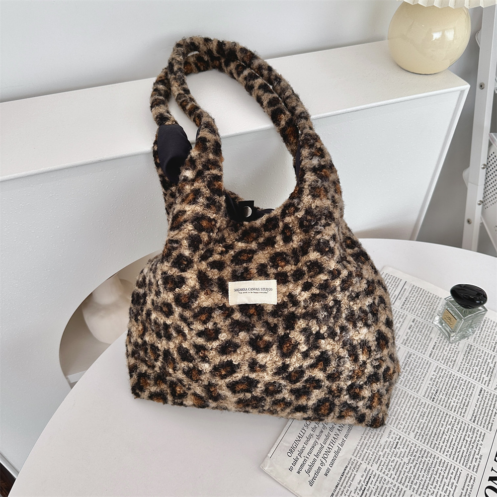 49291 Autumn and Winter new Korean InS-style fashionable sheepskin plush large-capacity single-shoulder bag Leopard print tote bag Item Picture