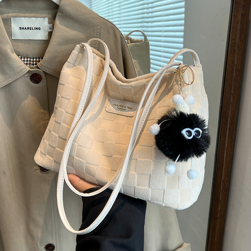 This year's popular bags: large-capacity women's 2023 new summer versatile single-shoulder bag, canvas texture commuter tote bag Application Scenario