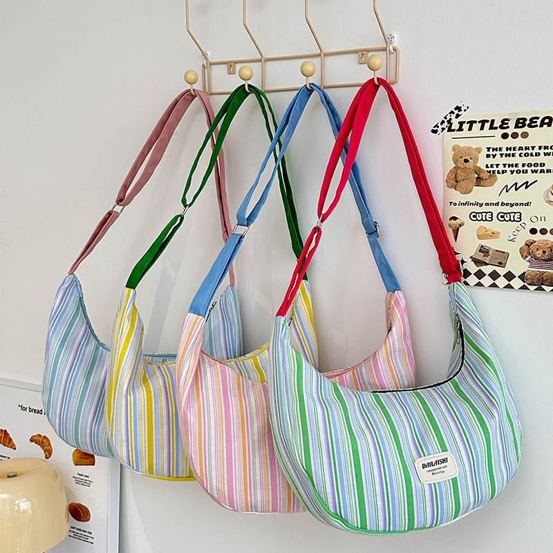 Wholesale of the 2024 new style of trendy and casual bag, a fresh and simple single-shoulder crossbody bag with large capacity for class dumplings full figure