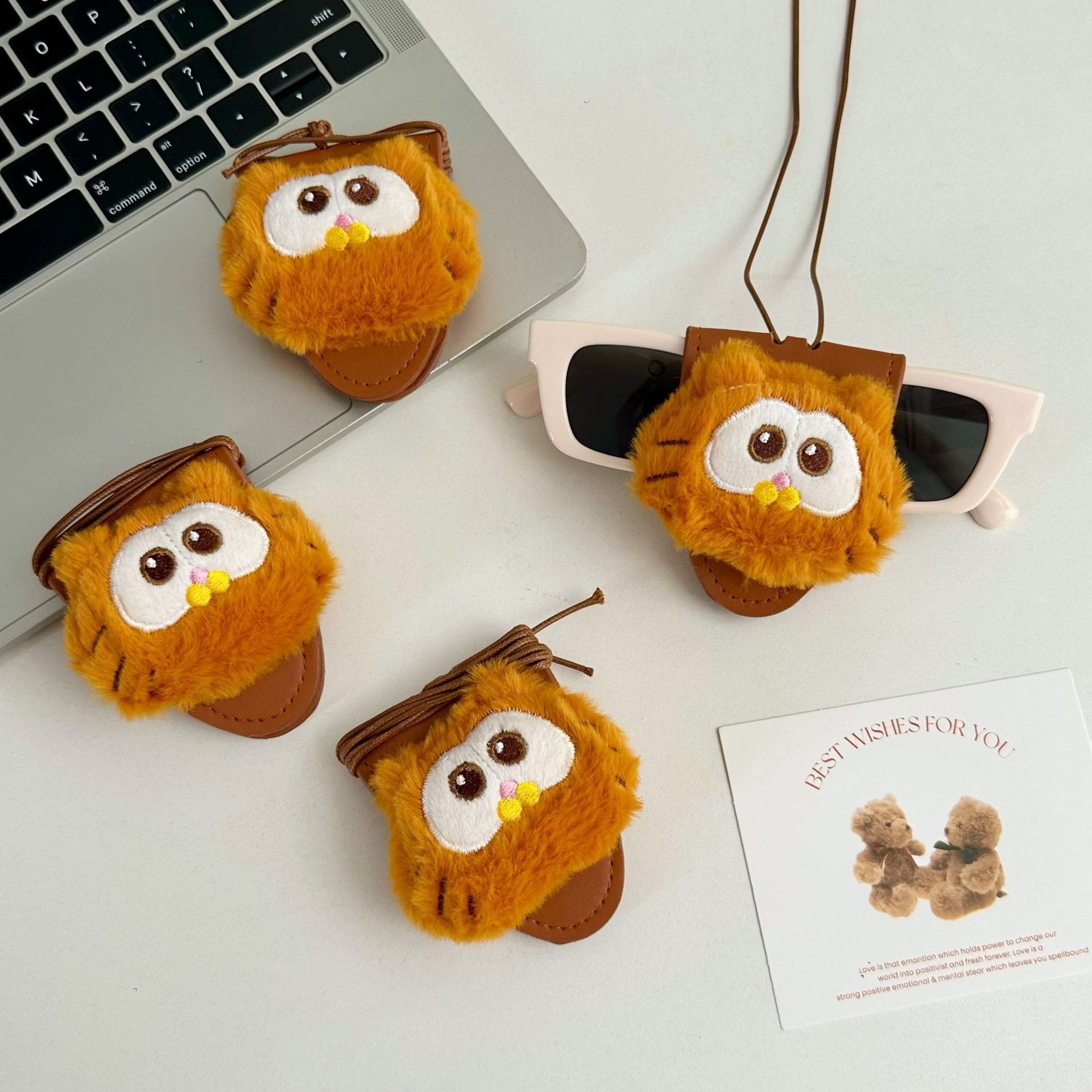Cartoon neck glasses string for girls, cartoon Garfield cat plush sunglasses, glasses string, anti-loss and anti-drop chain Application Scenario