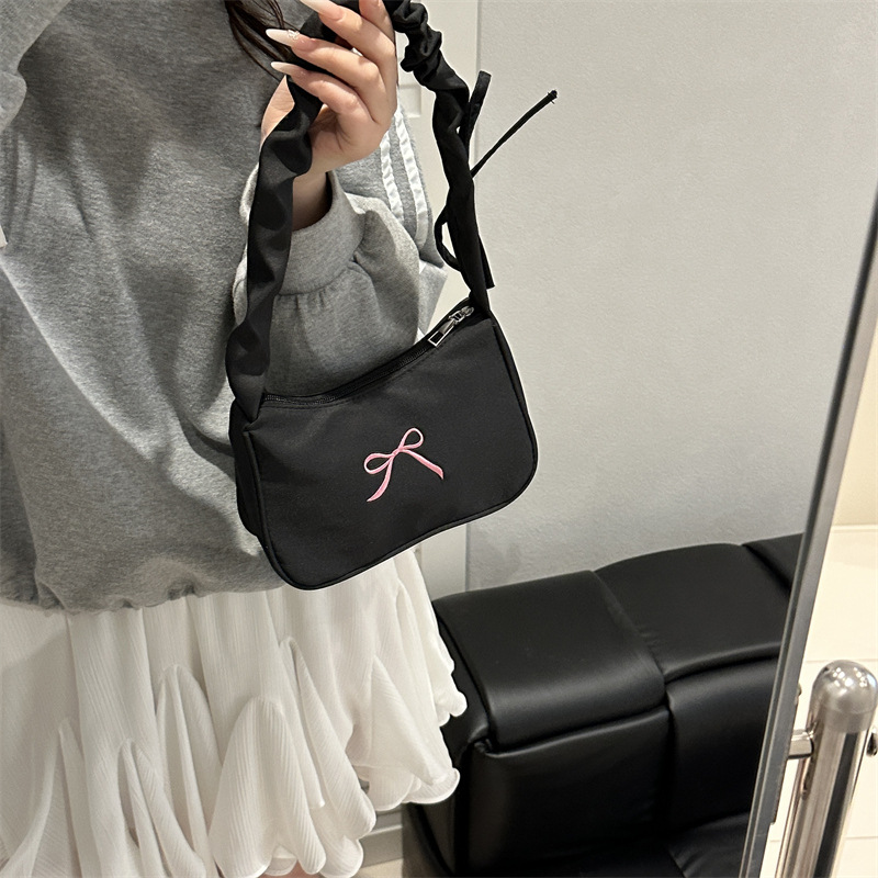 The new French-style niche design single-shoulder bag with a solid color bow underarm bag and simple pleated small handbag in 2025 is selling well Application Scenario