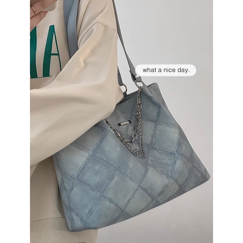 Diamond-shaped commuter bag for women 2023, a trendy and retro diamond-shaped tote bag, a large-capacity single-shoulder bag for students' classes details Picture