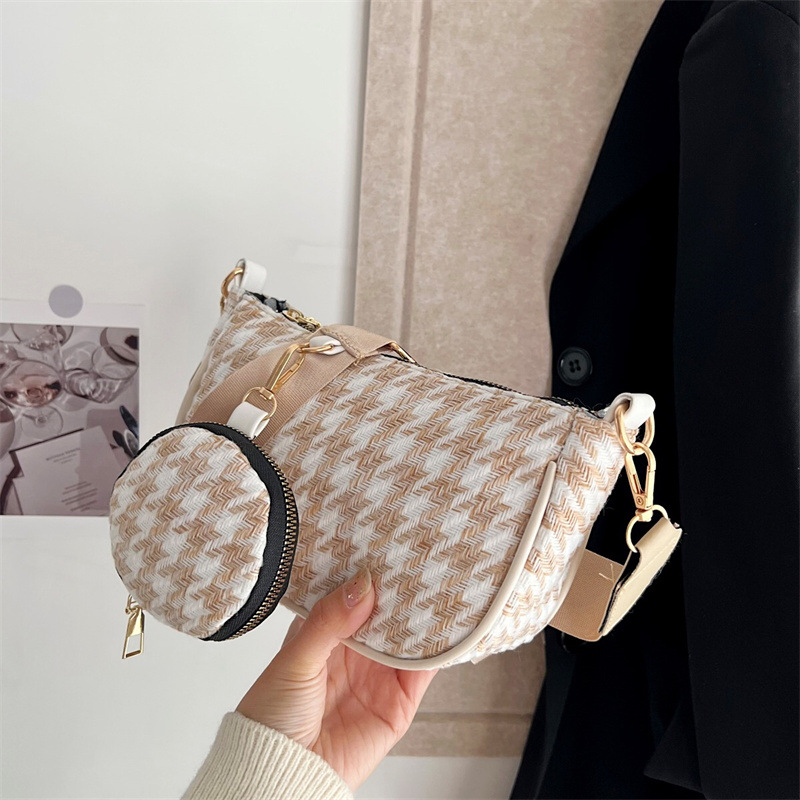 The 2021 new Korean version of the cute and fresh checkered mother-and-child bag for women is popular this year. It's a simple and stylish single-shoulder crossbody small square bag Specification drawing