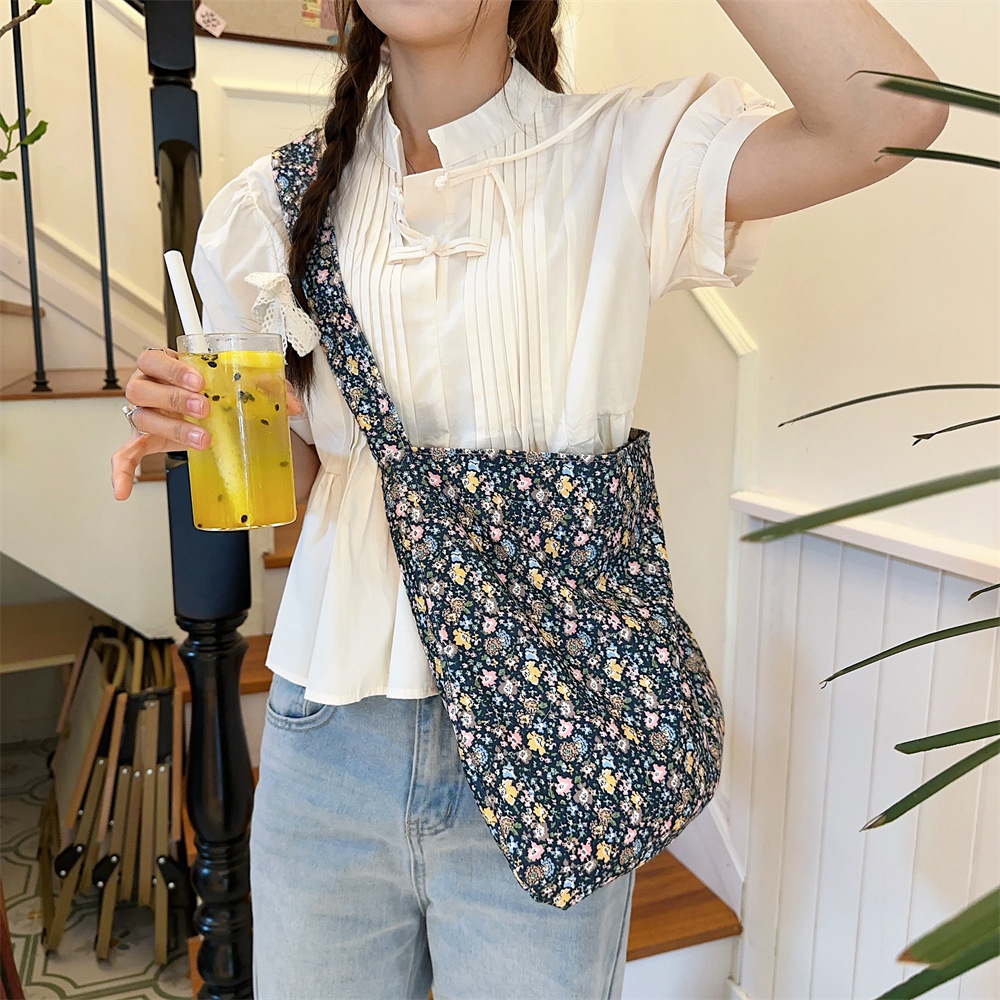 13165 Korean-style ins floral women's bag, fashionable canvas bag, large-capacity crossbody underarm bag, casual single-shoulder bag Specification drawing