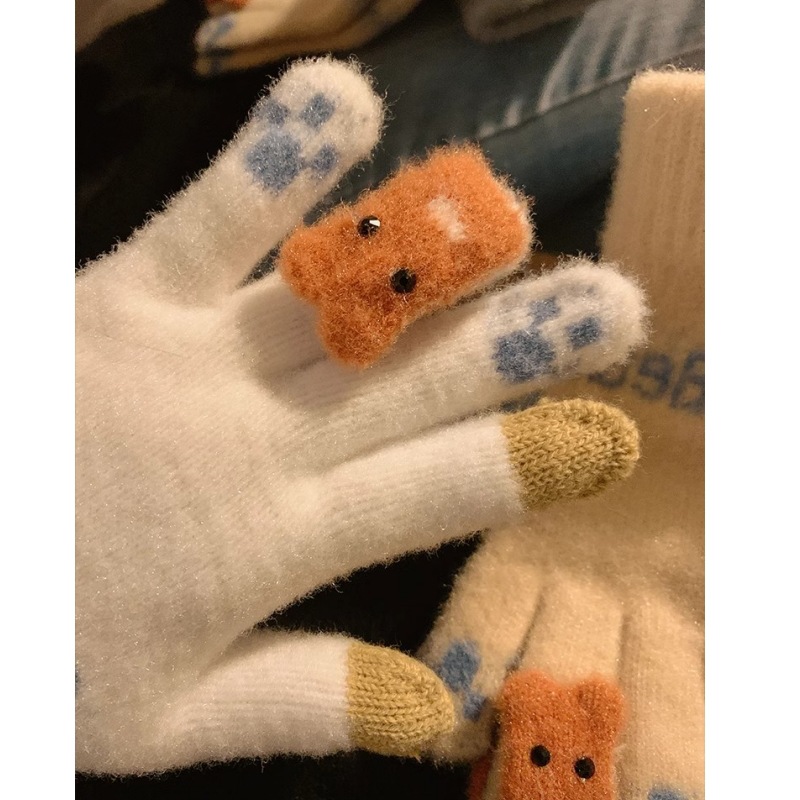 Cartoon cute gloves for girls in winter, thickened with fleece, five-fingered student cycling, cold-proof touch screen warm wool gloves Application Scenario