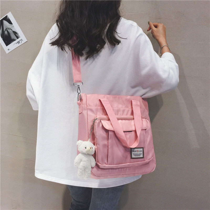 Large-capacity canvas bag for women, 2022 new trendy student lightweight hand-held class bag, casual tote bag, single-shoulder bag Application Scenario