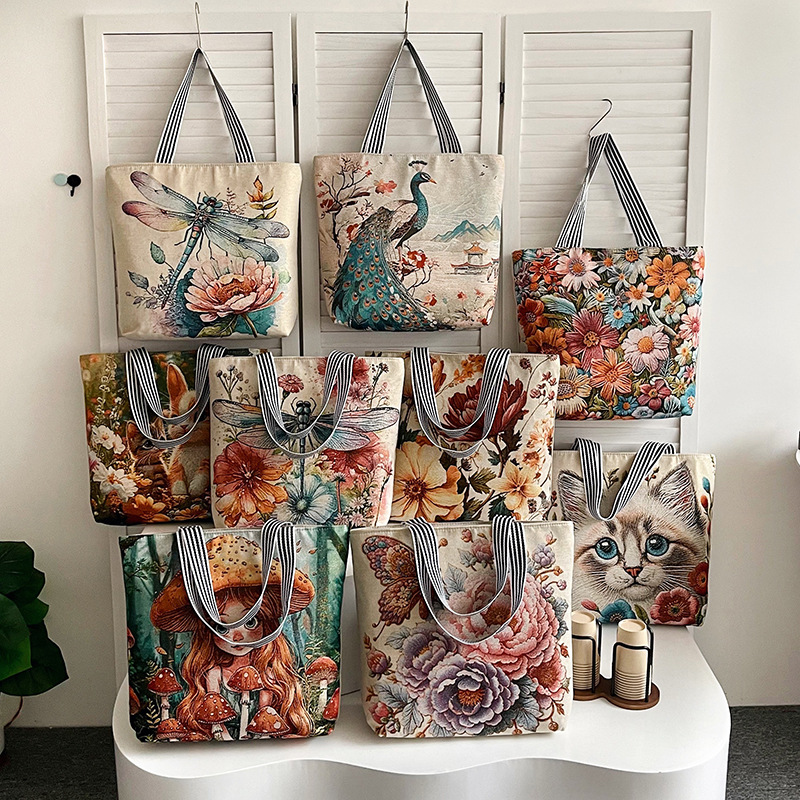 A new cross-border single-sided embroidered ethnic sail fabric bag has been released. It is a fashionable women's single-shoulder bag with gold thread embroidery full figure