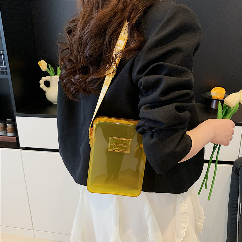 2025 Candy-colored PVC chain transparent crossbody bag, fashionable letter versatile women's bag, high-end transparent handbag full figure