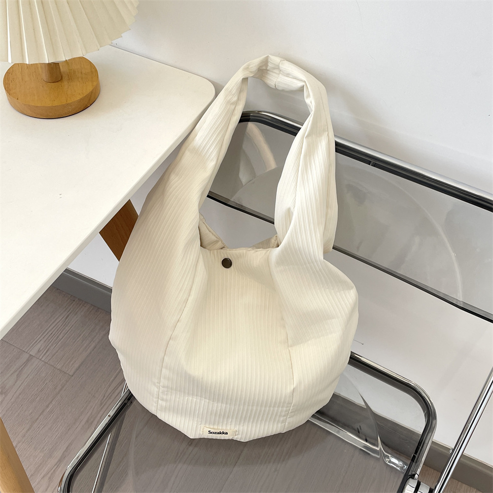 5481 Spring New Style laid-back and relaxed casual large-capacity single-shoulder tote bag, Korean-style fabric bag, women's vest bag Application Scenario