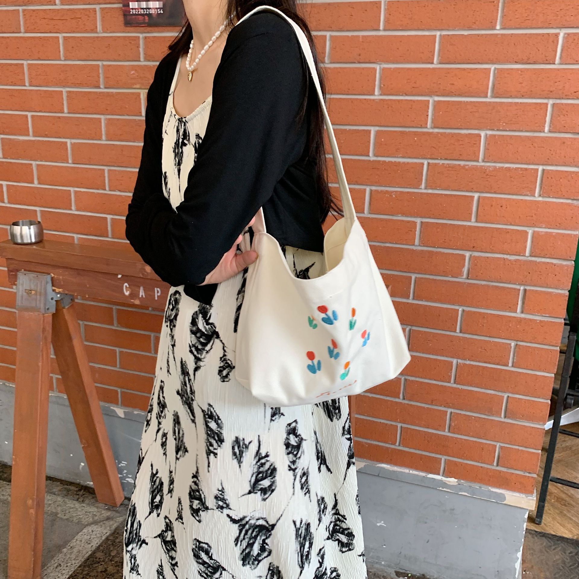 26221 Cute tulip single-shoulder canvas shoulder bag, simple and fresh student tote bag for class Specification drawing