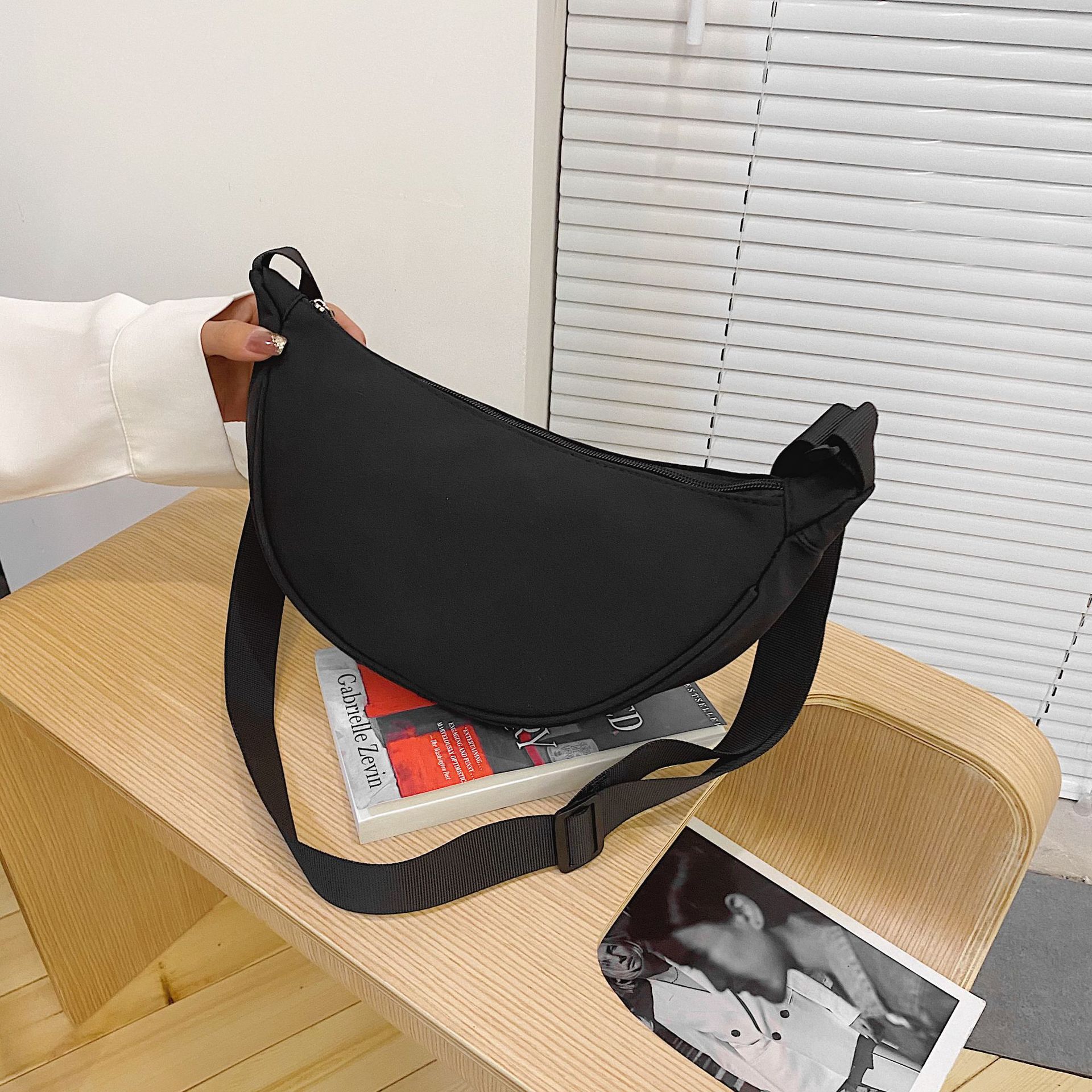 Korean canvas bag, Japanese 2022 new style casual student dumpling crossbody bag, women's summer versatile underarm single-shoulder bag details Picture