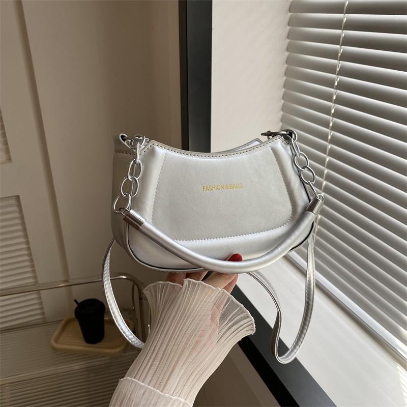 Simple and casual small square bags are selling well. New fashionable women's single-shoulder armpit bags and stylish crossbody small bags are available for wholesale details Picture