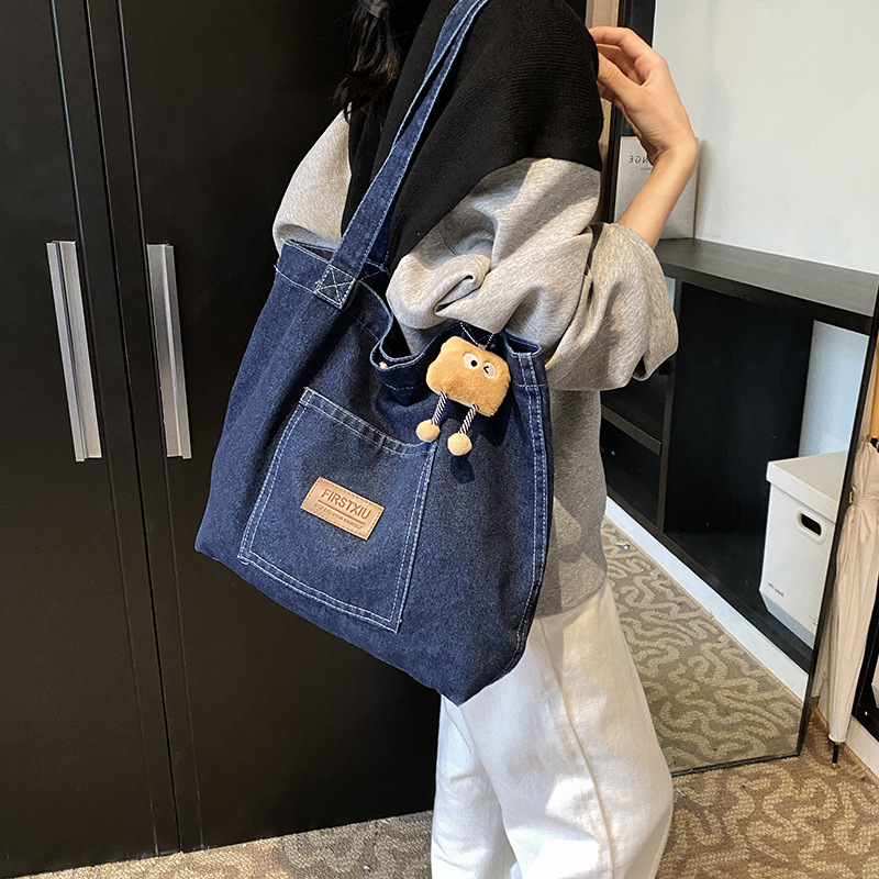 A new large-capacity, niche and artistic tote bag made of denim canvas is selling well. It is a casual and versatile shopping handbag details Picture