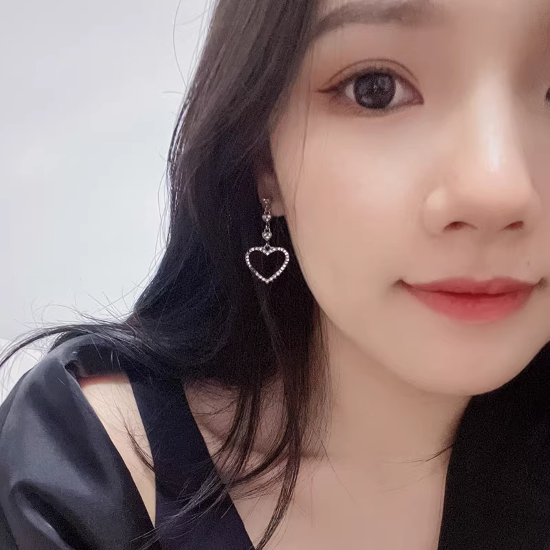 Xuhui brand exquisite and light luxury copper plated with real gold and set with zircon 925 silver needle heart-shaped fashionable and elegant stud earrings Specification drawing