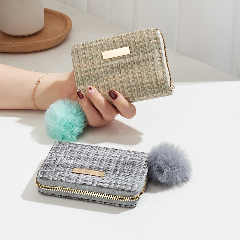 New pu Korean version wallet for women's wholesale trade, with a high-end design and a niche iriered woven hand-held card bag details Picture