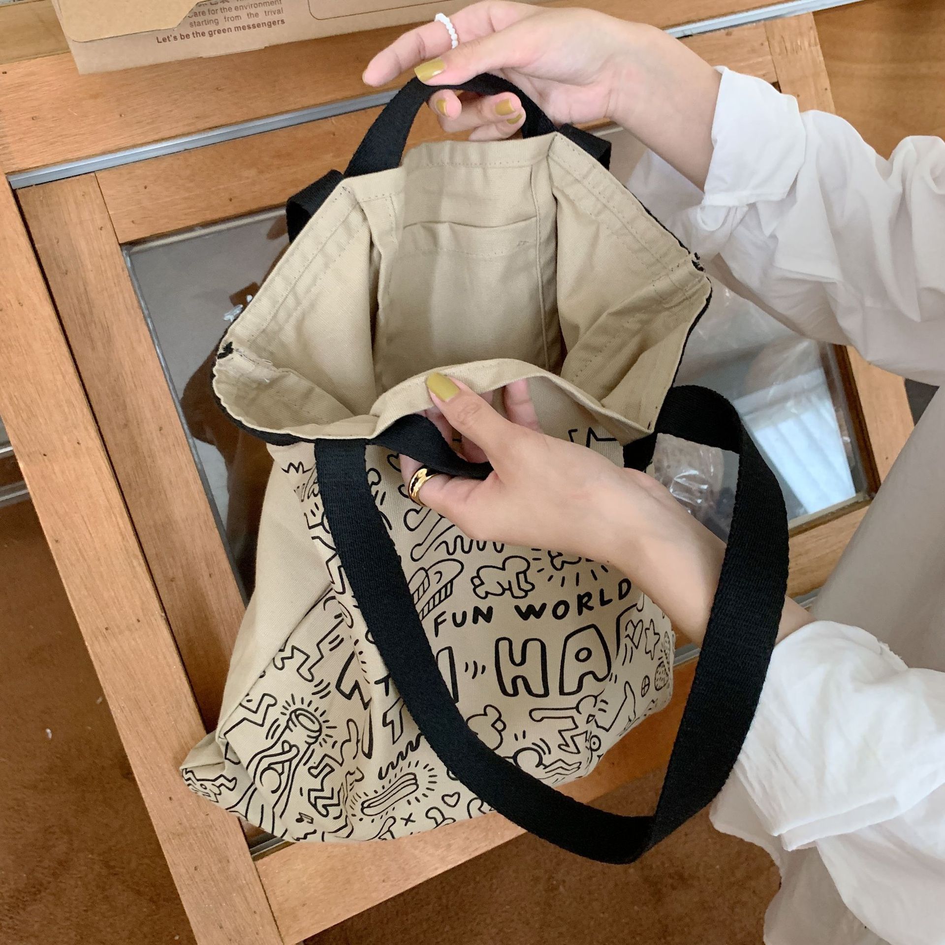 【 In Stock 】2752 InS-style graffiti English single-shoulder hand-carry canvas bag Shopping Bag Schoolbag Women's Personalized print Application Scenario