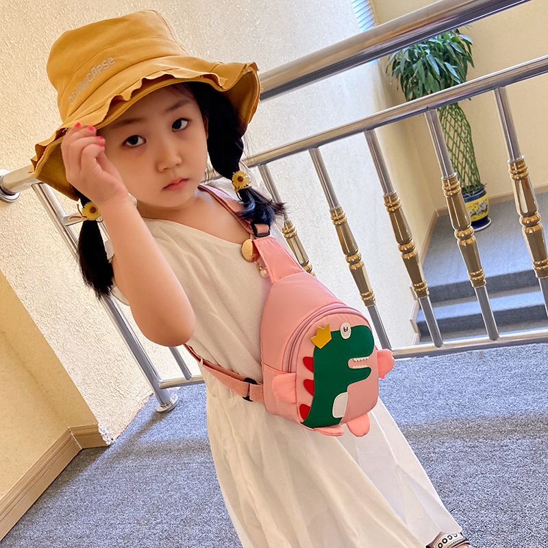 Cute little dinosaur chest bag customizable, children's mini single-shoulder crossbody bag, cartoon loose change accessory bag manufacturer wholesale Application Scenario