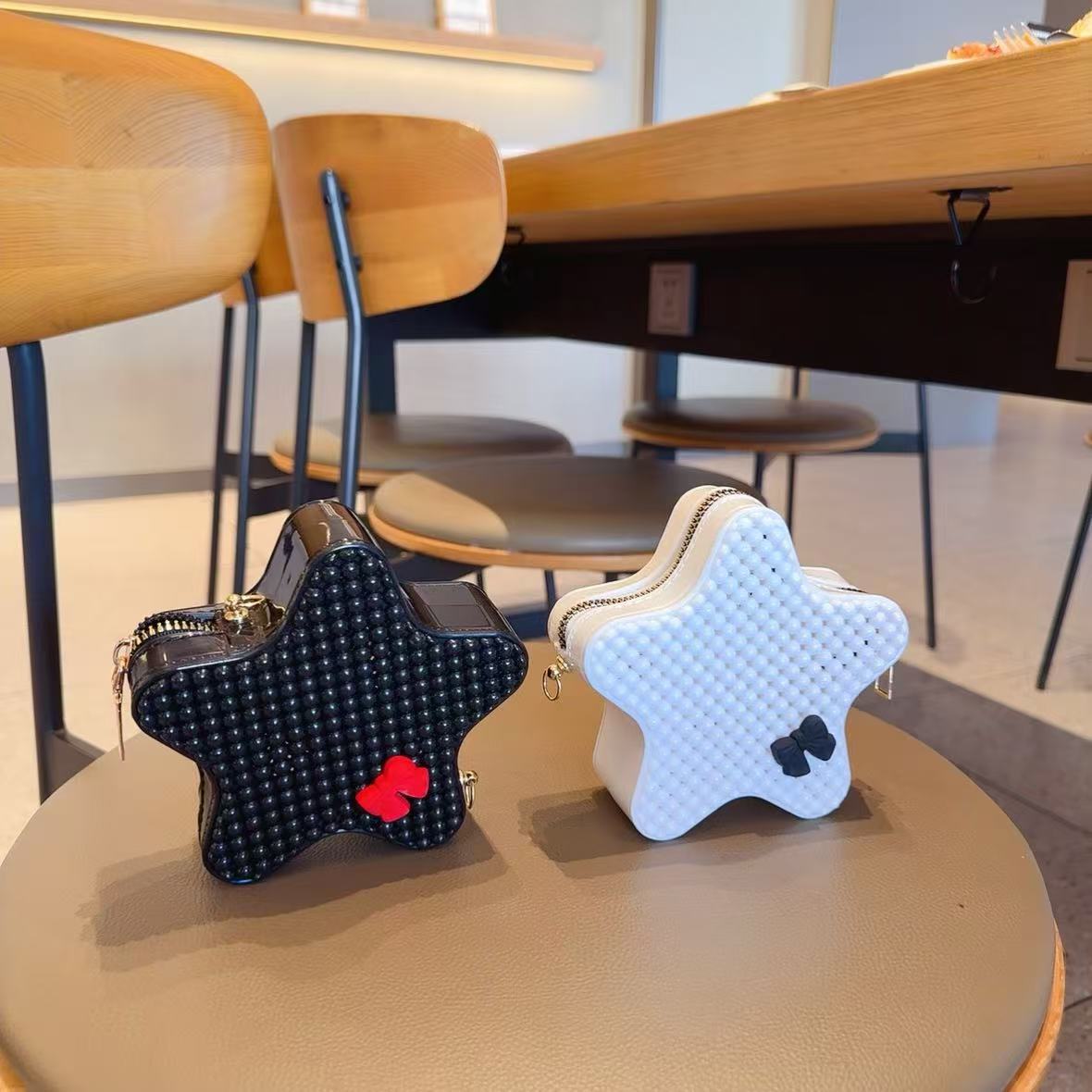 The 2025 new star bag, cute cartoon pearl bag, women's crossbody bag, fashionable chain bag, and girls' hollowed-out single-shoulder bag Specification drawing