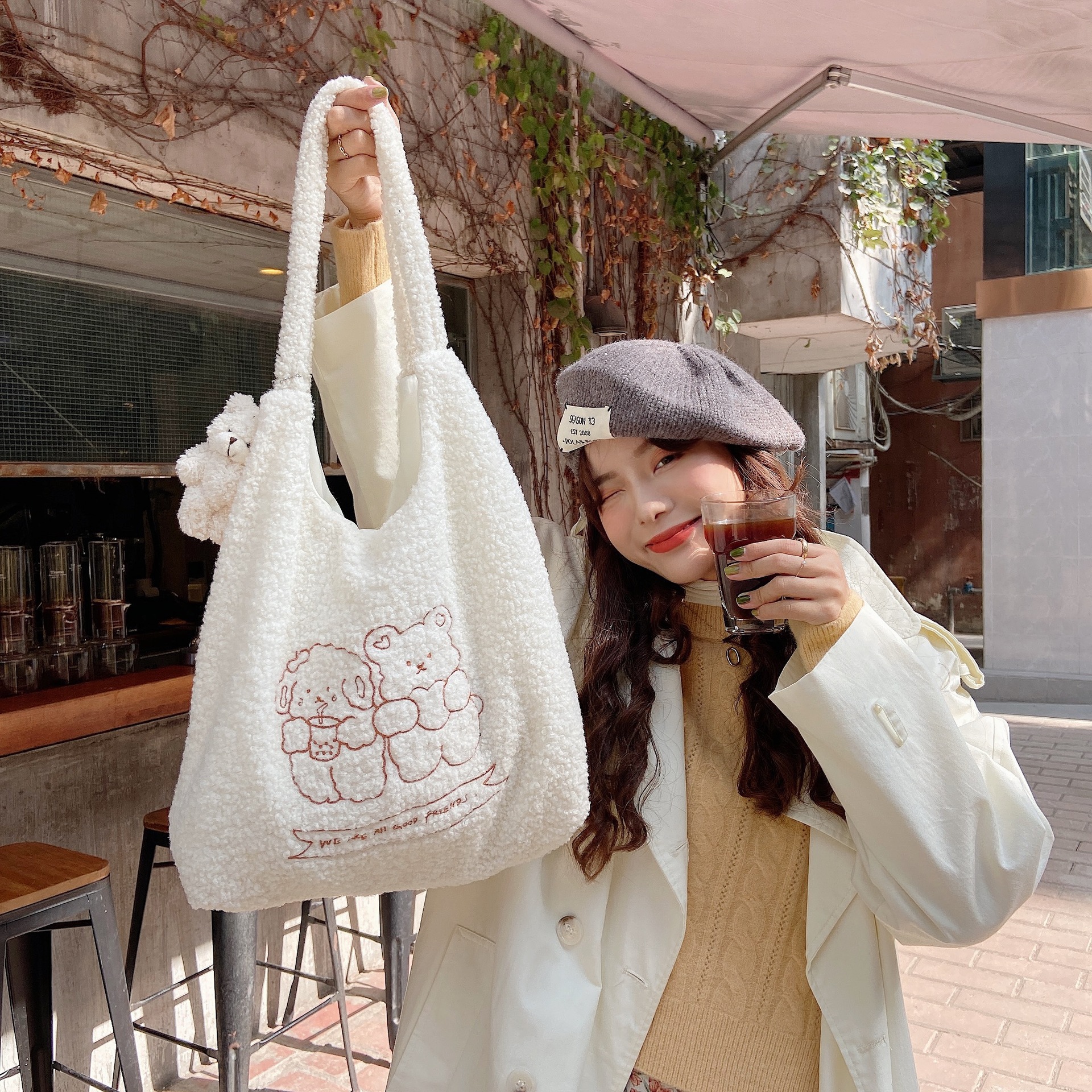 210221 Autumn and Winter new style plush and fresh single-shoulder bag, girl student vest bag, embroidered fur handbag details Picture