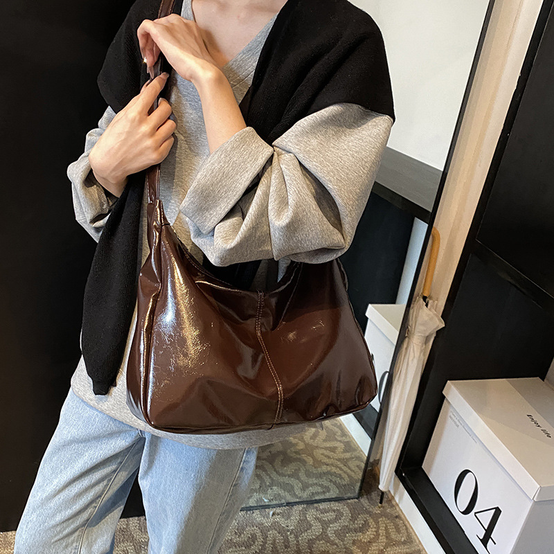 A versatile and simple crossbody bag for women, a new retro and fashionable tote bag for the 2024 autumn and winter season, a Korean-style solid color and high-quality single-shoulder bag Specification drawing