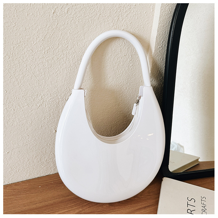 2025 New style fashionable crescent moon hand-held jelly bag, PVC trendy single-shoulder hand-held women's bag, simple patent leather bag Specification drawing