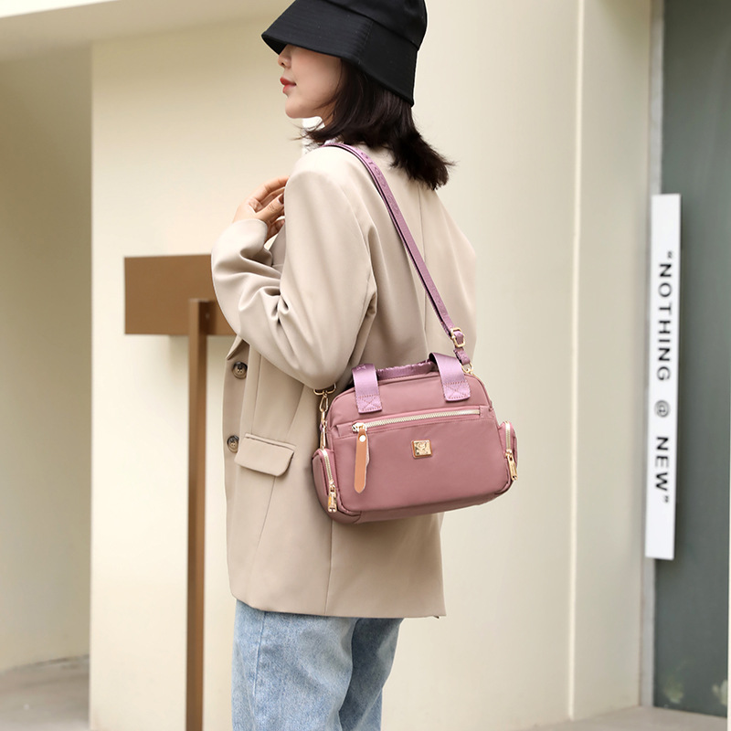 Colorful Fox's new women's multi-layered single-shoulder bag, outdoor casual and fashionable crossbody bag, commuter portable handbag details Picture