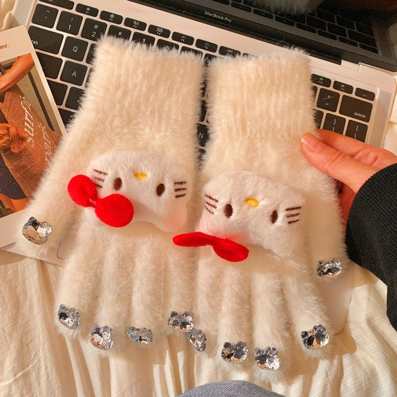 Diamond nail art cat plush gloves, thickened warm finger gloves for autumn and winter, student cycling cold-proof five-finger gloves Application Scenario