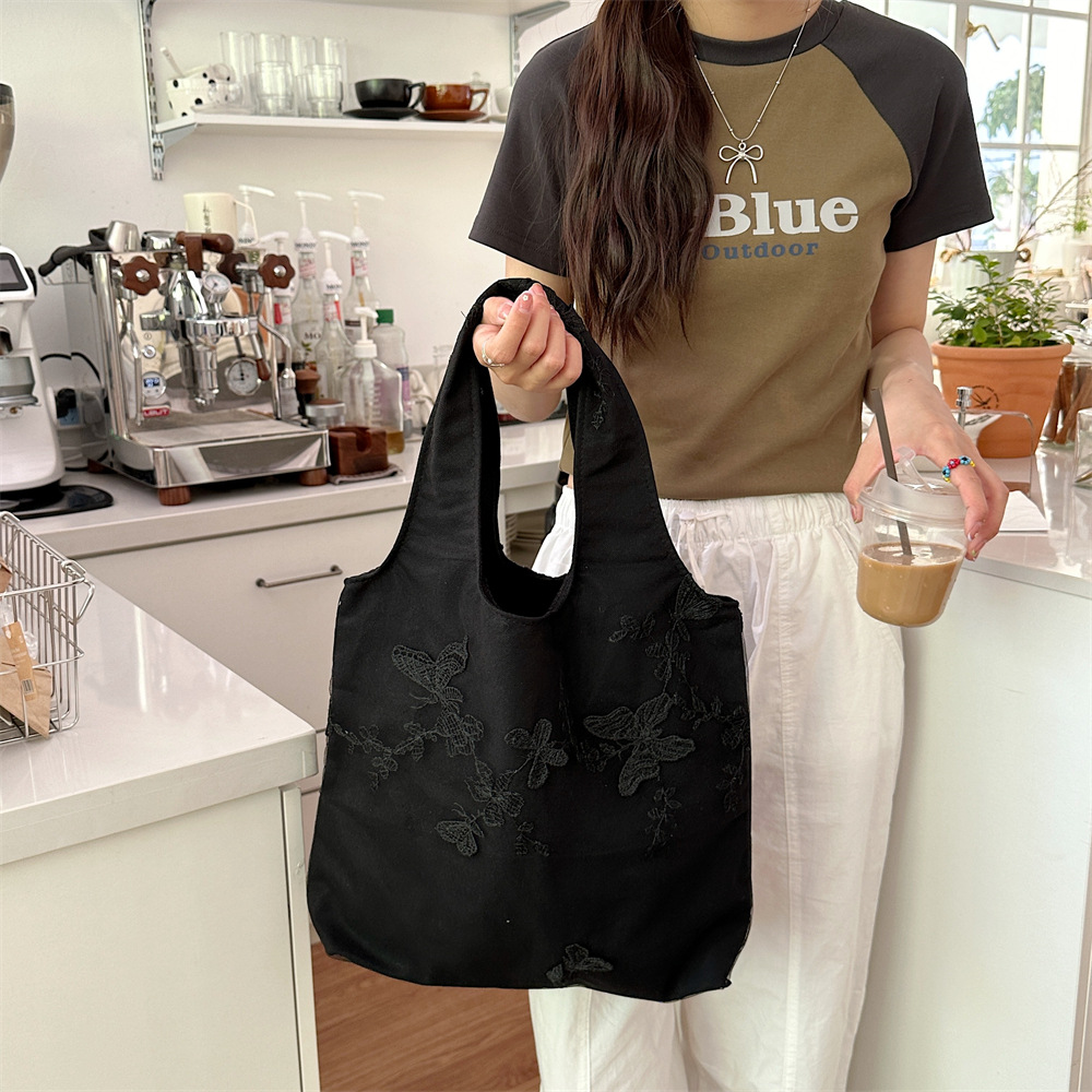 44292 Traditional Chinese style retro embroidered lace butterfly cloth bag for casual women's travel, canvas bag, large capacity single-shoulder bag Application Scenario