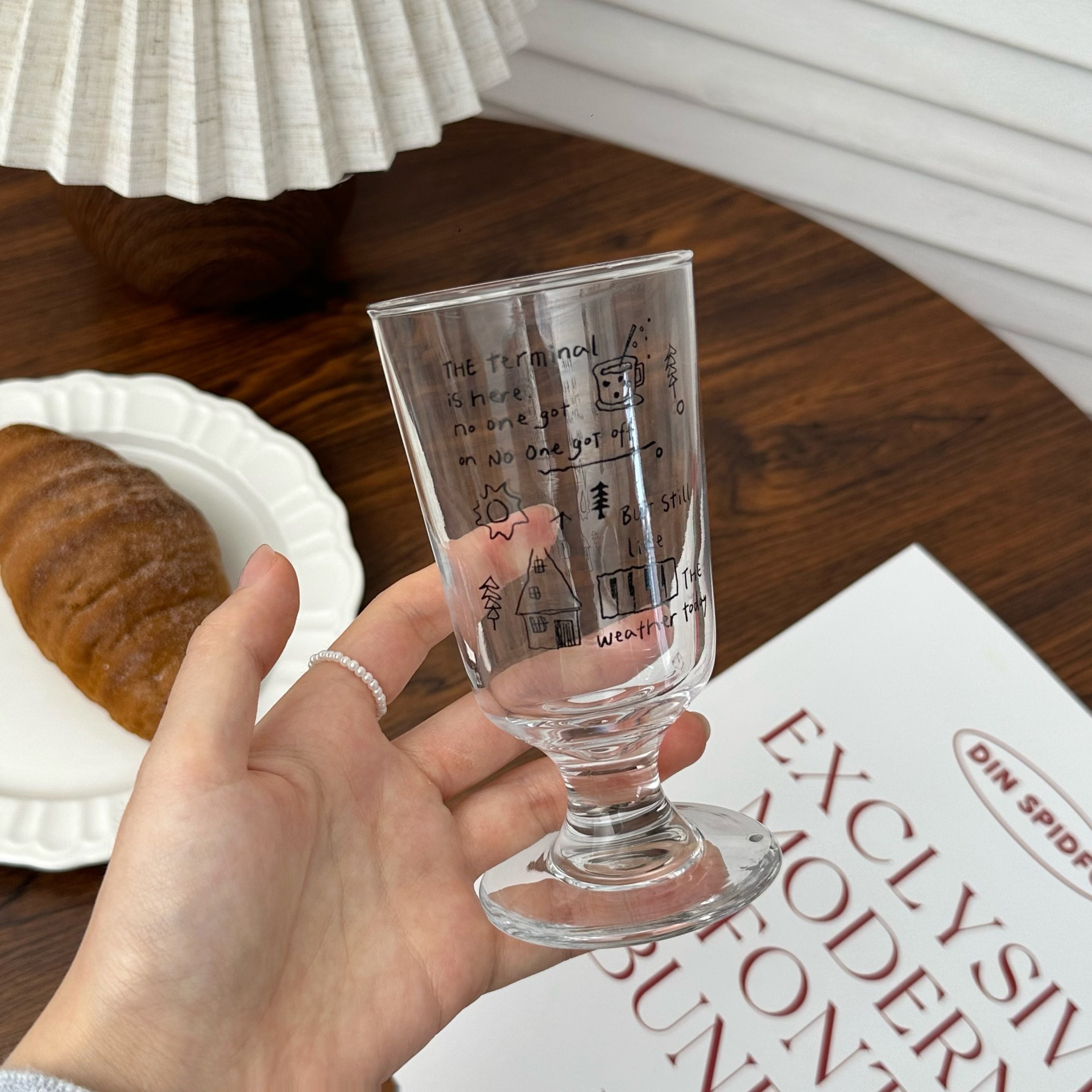 Homemade simple line graffiti, niche high-legged American coffee cup and glass cup, high appearance level, breakfast milk and juice cup Application Scenario