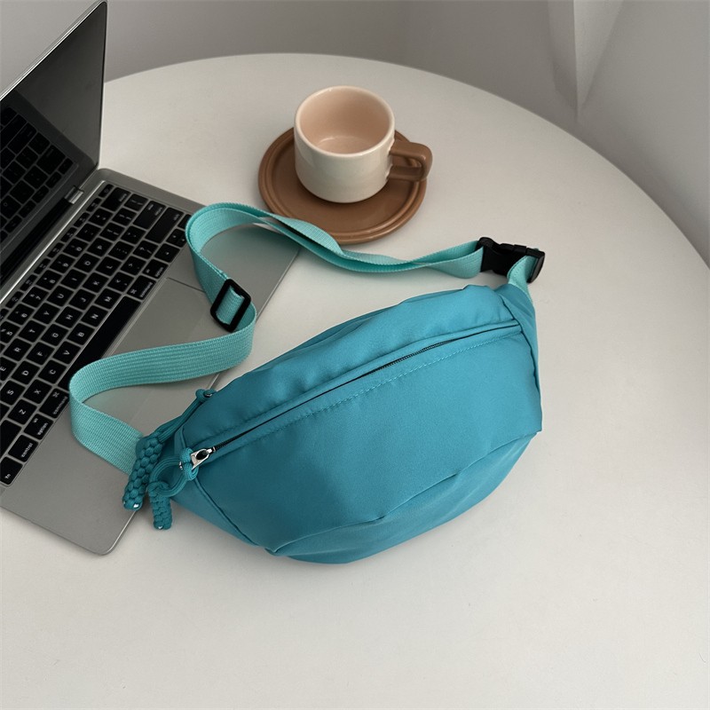 Casual crossbody bag 2024 best-selling new versatile solid color bag for women, trendy sporty and niche casual waist bag for women Application Scenario