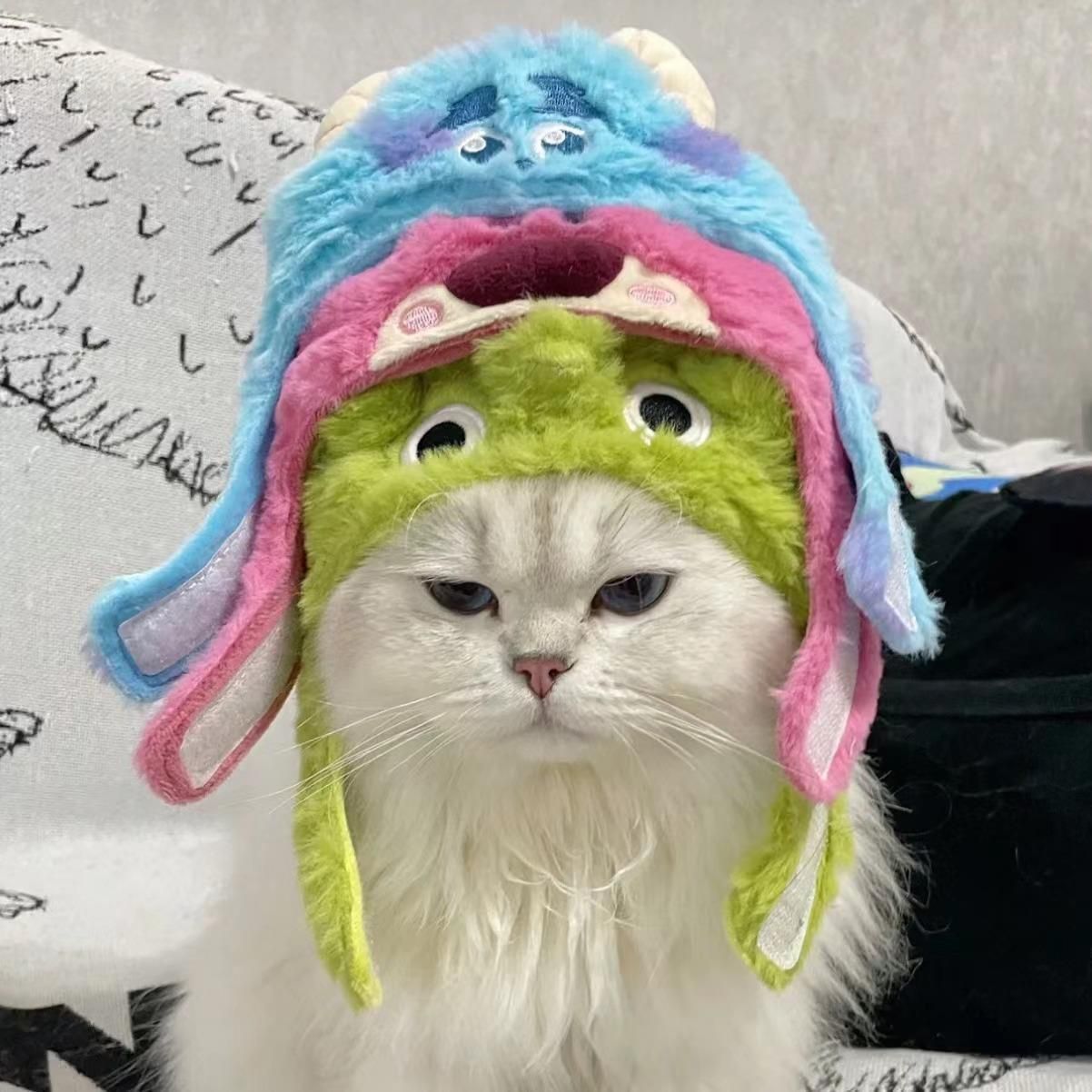 The same style as the counter, 1:1 three-eyed strawberry bear plush pet cat hat, headgear, doll headwear, decoration and photo full figure