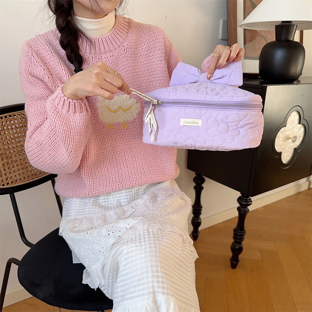 312184 Cosmetic Bag for Women, quilted and embroidered flowers, large capacity for autumn and winter cosmetics, travel storage, skin care products, and toiletries Specification drawing