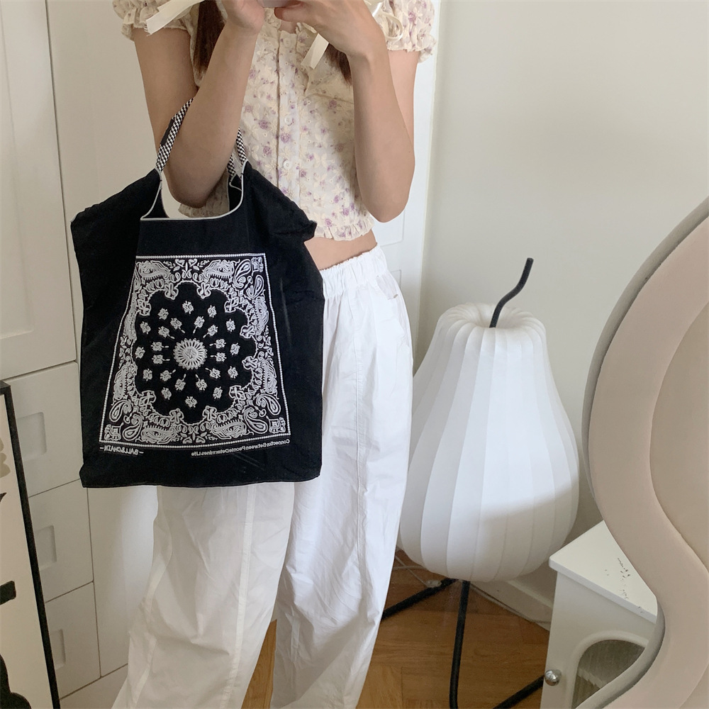 37231 Japanese ballchain donut embroidery shopping bag, a niche large-capacity nylon single-shoulder bag for commuting Specification drawing