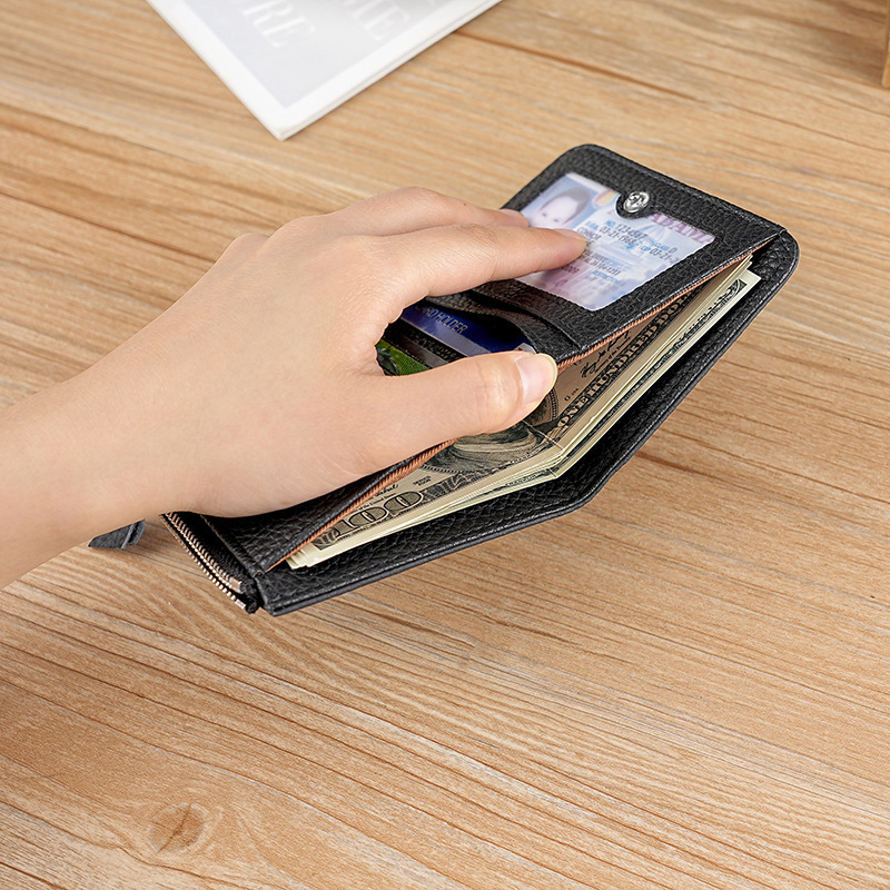 Cross-border Guangzhou leather goods factory wallet Men's genuine leather vertical ultra-thin top-grain cowhide simple short driver's license card case Application Scenario